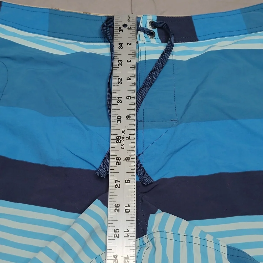 Patagonia Wave Tag Shorts Size 36 Blue Striped‎ Wavefarer Swim Trunks